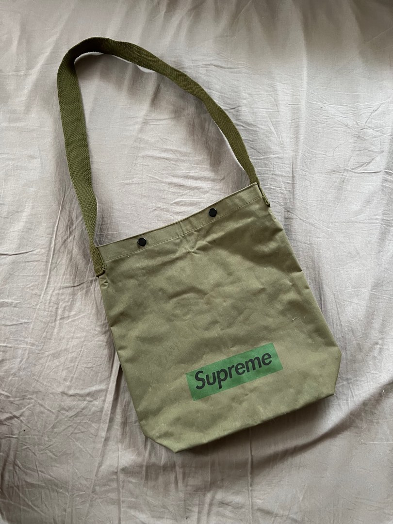 Supreme box discount logo shoulder bag