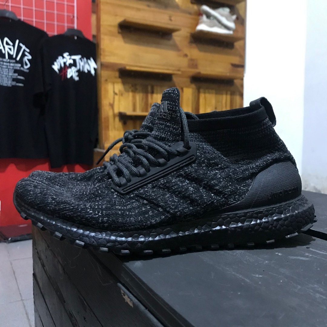 Ultra boost best sale mid triple black