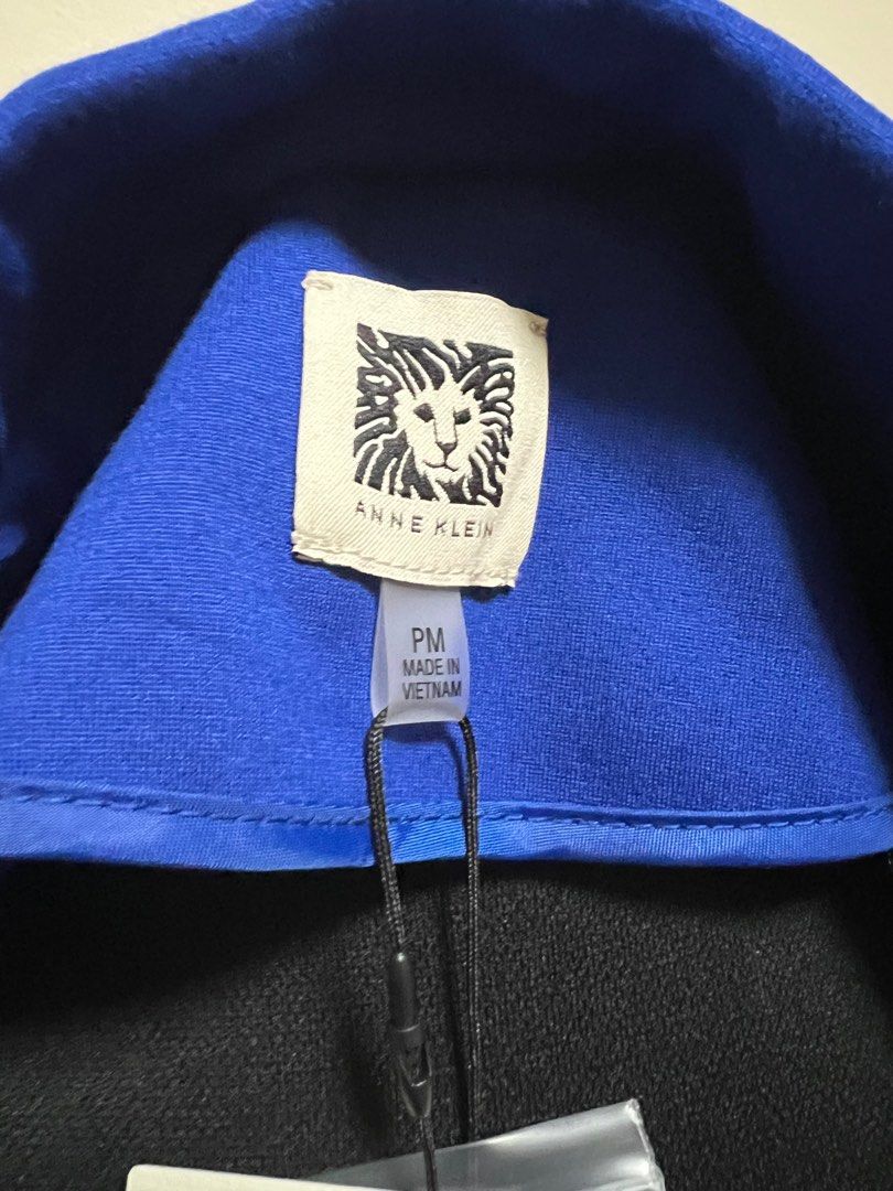 Anne Klein Blazer Royal Blue Petite Medium (Category: Coats, Jackets and Outerwear) located in Paranaque City. Submitted by pocket.savers (Listing ID 1227845459, Image 2). Description: .