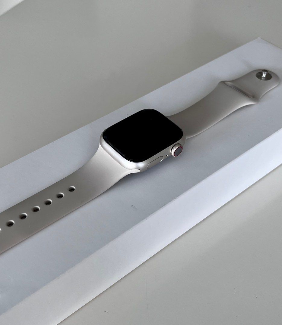 Apple Watch Series 7 41mm (Cellular) Starlight (Category: Wearables & Smart Watches) located in Makati City. Submitted by voden08 (Listing ID 1227819182, Image 1). Description: Aluminum Apple Watch - Starlight GPS + Cellular model 92% battery health.