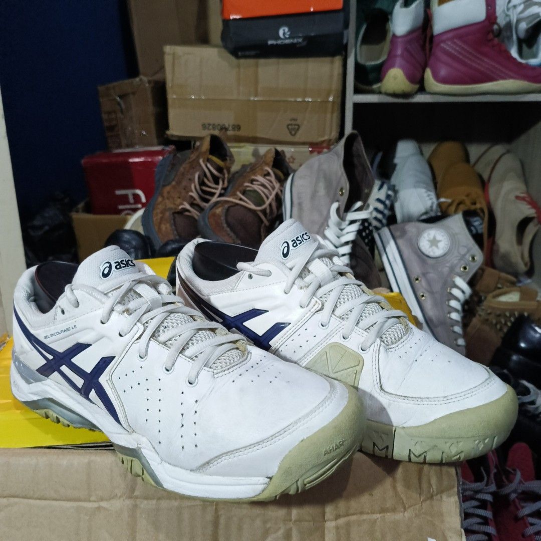 Asics encourage store