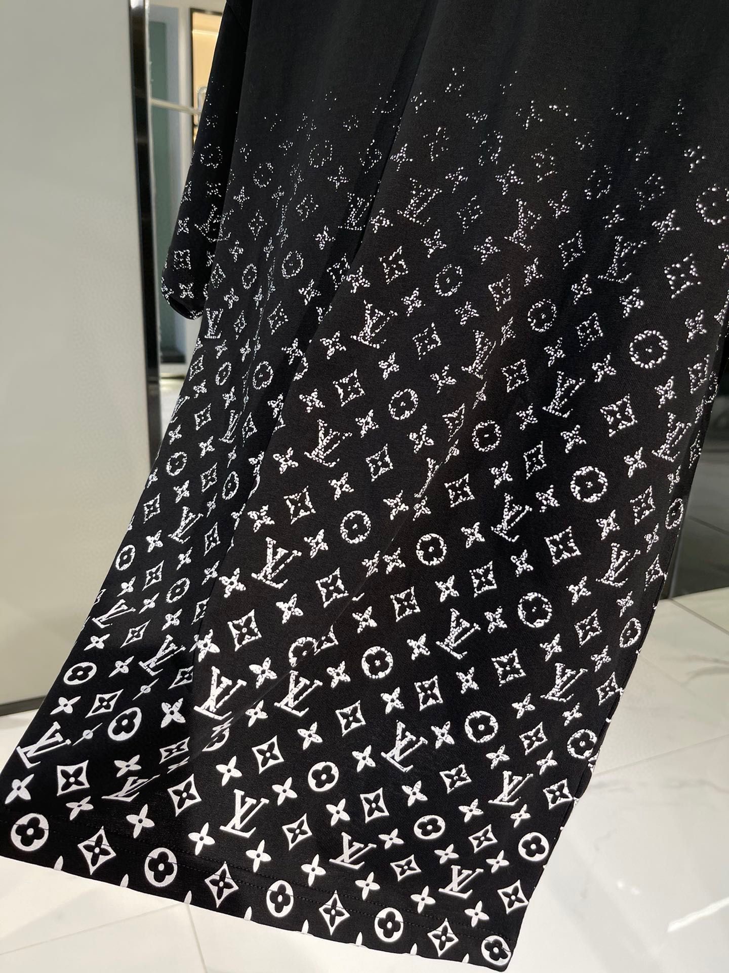 Louis Vuitton Oui Vuitton V Onogra Dark Print Prebyopic 3d Pocket Back in  Black for Men