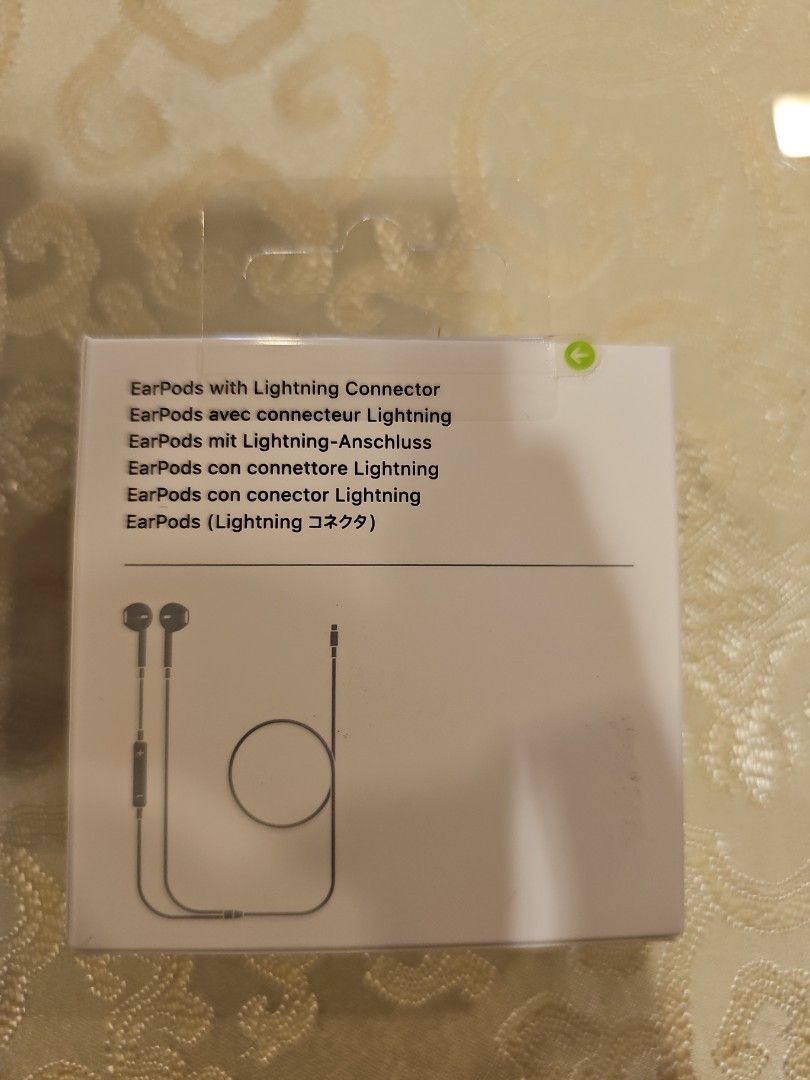BNIB Earpods lightning connector, Mobile Phones & Gadgets, Mobile