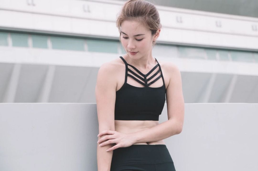 Cage front sports bra 2025