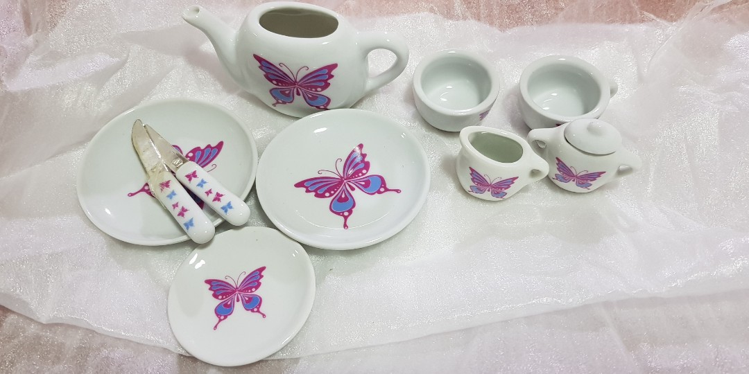 https://media.karousell.com/media/photos/products/2023/4/21/ceramic_tea_cups_playset_1682044755_15349495.jpg