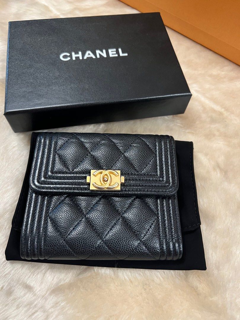 Chanel compact le boy wallet