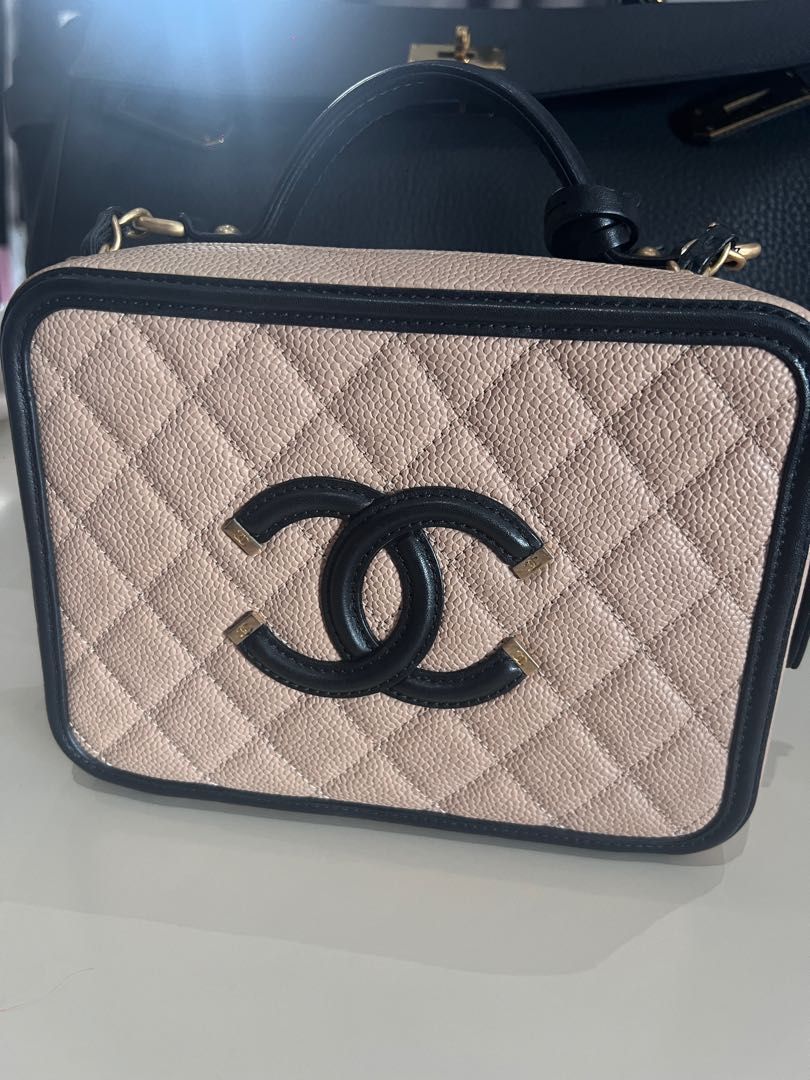 ✖️SOLD!✖️ Super rare & highly sought after! Chanel Top Handle