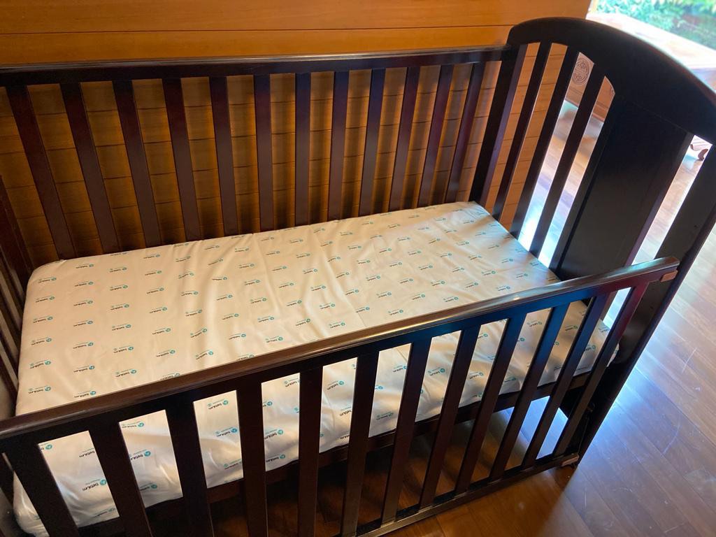Solid wood cot excellent condition!, Babies & Kids, Baby Nursery