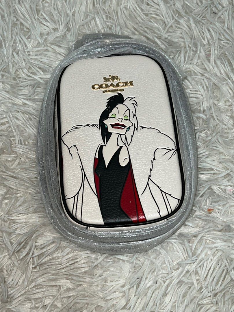 Coach Cruela Phone Sling (Category: Cross-body Bags) located in Paranaque City. Submitted by pocket.savers (Listing ID 1227845629, Image 1). Description: .