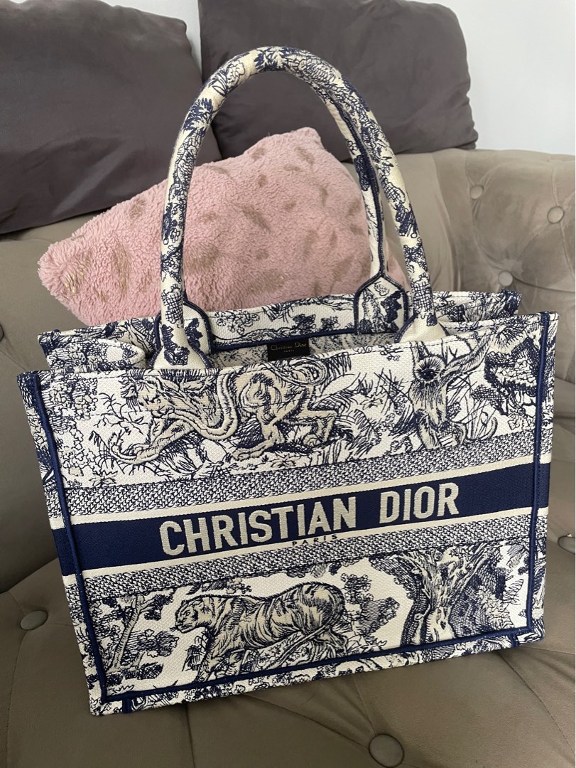 Medium Dior Book Tote Beige and Blue Macrocannage Embroidery (36 x 27.5 x  16.5 cm)