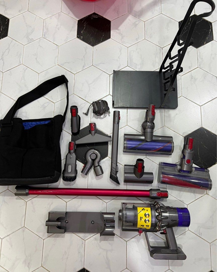 Dyson V10 vacuum cleaner cyclone, TV & Home Appliances, Vacuum Cleaner