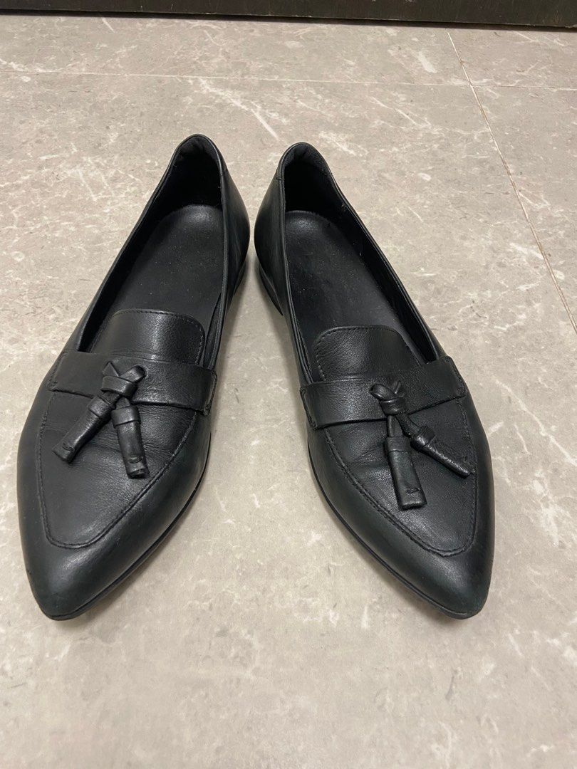 Ecco Loafers in Black, Women's Fashion, Footwear, Loafers on Carousell