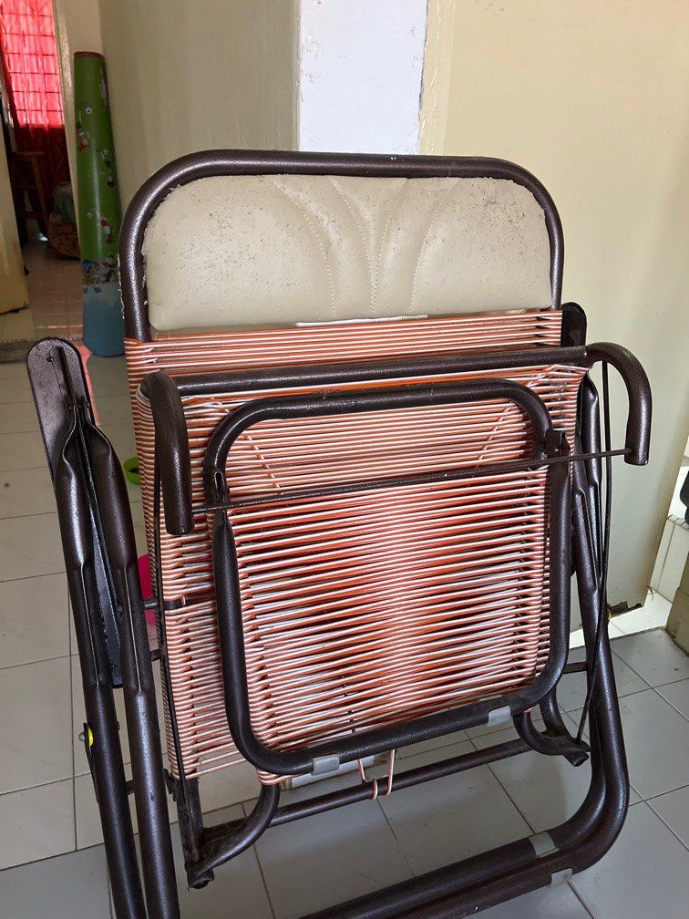 Folding chair/ kerusi lipat / kerusi malas, Furniture & Home Living