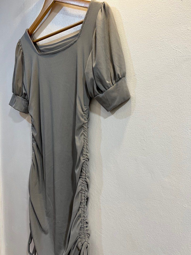 Gray Puff sleeve semi formal dress (Category: Dresses) located in Quezon City. Submitted by _gwen (Listing ID 1227761242, Image 1). Description: Can fit to XS - M.