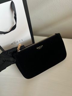 Gucci beauty cosmetic pouch spacious can fit big phones with paper bag