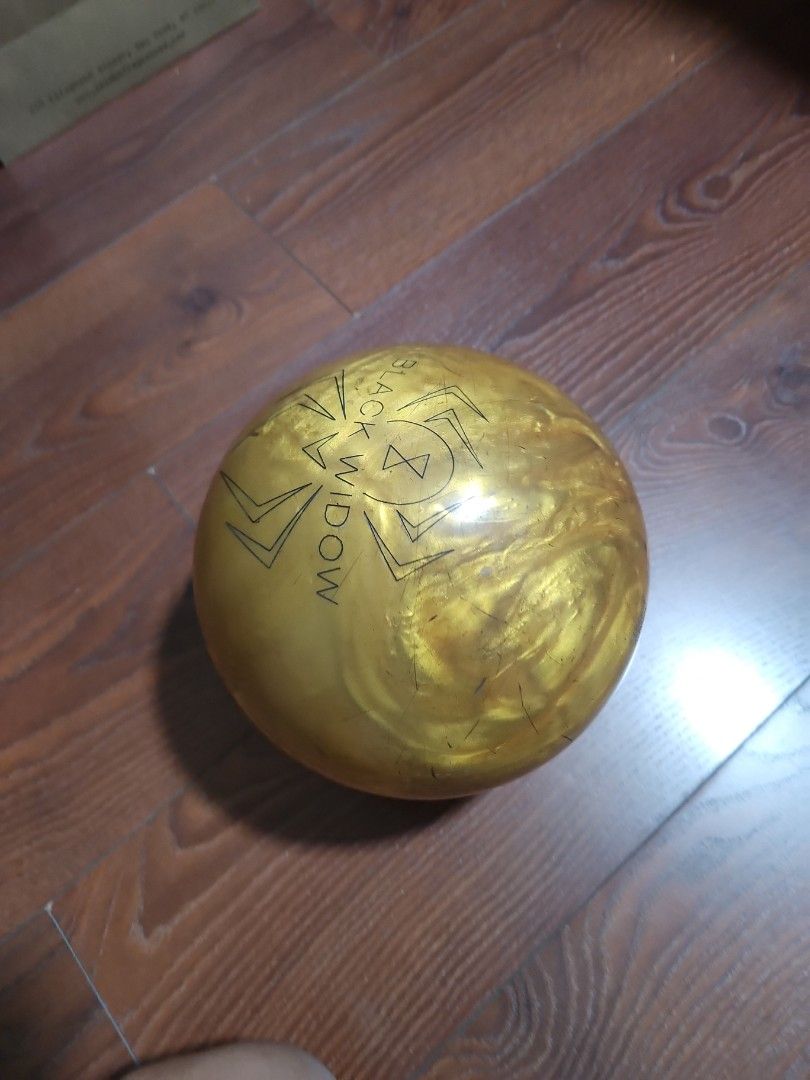 Hammer Black widow gold bowling ball, Sports Equipment, Sports & Games