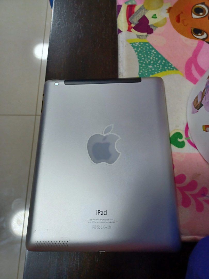 (Category: iPad) located in Singapore. Submitted by spotlights (Listing ID 1227792533, Image 2). Description: Working good very rare use iPad it’s comes with iPad only interested person pls contact me .