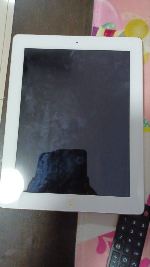 (Category: iPad) located in Singapore. Submitted by spotlights (Listing ID 1227792533, Image 1). Description: Working good very rare use iPad it’s comes with iPad only interested person pls contact me .