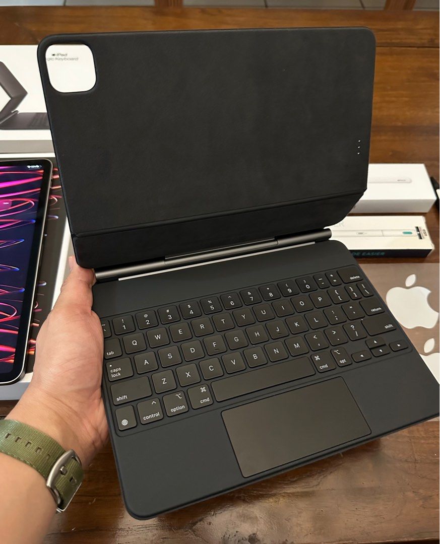 Ipad Pro  inch Gen 4 M2 GB + Apple Magic Keyboard + Apple