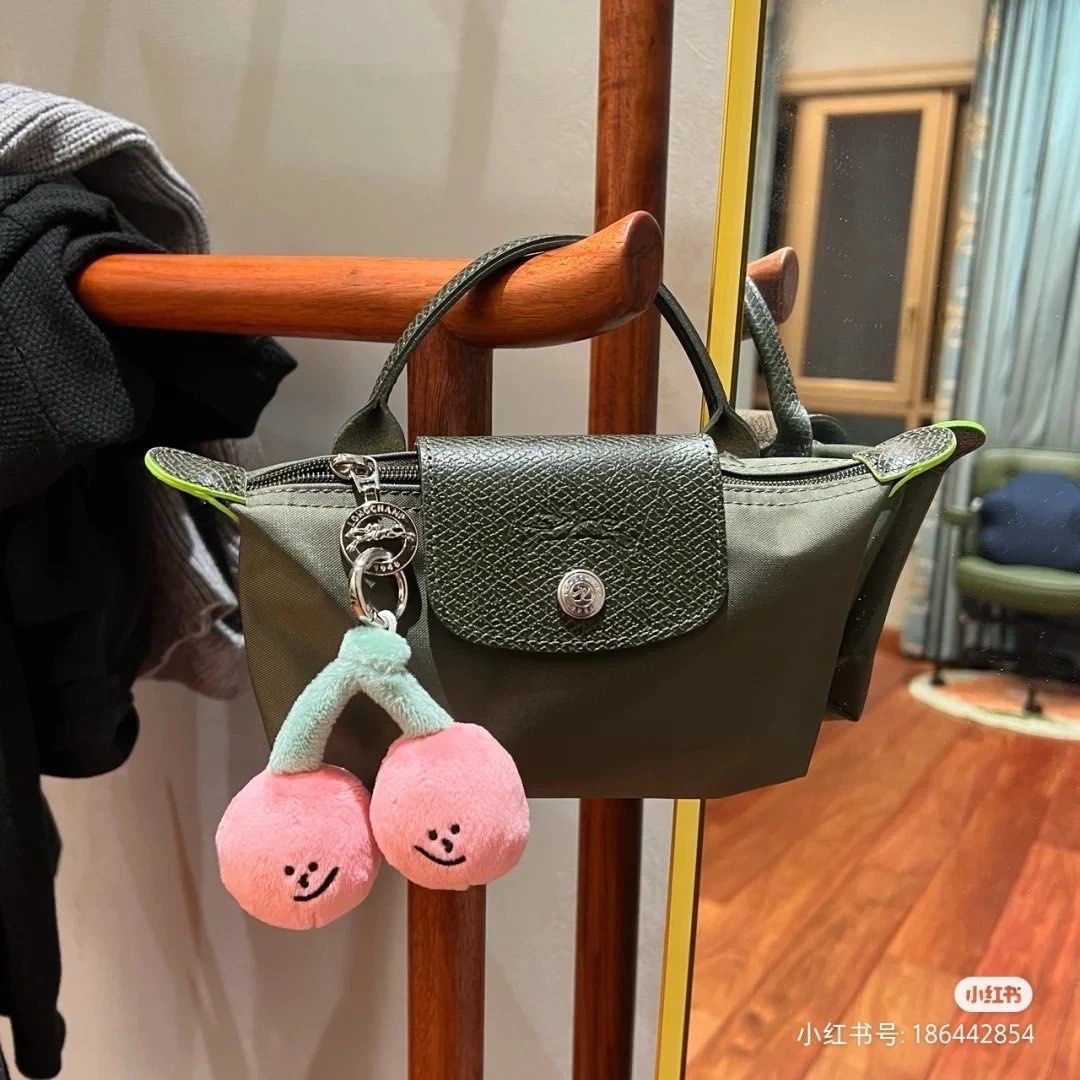 longchamp mini Bag mini clutch forest green instock, Women's Fashion, Bags  & Wallets, Clutches on Carousell