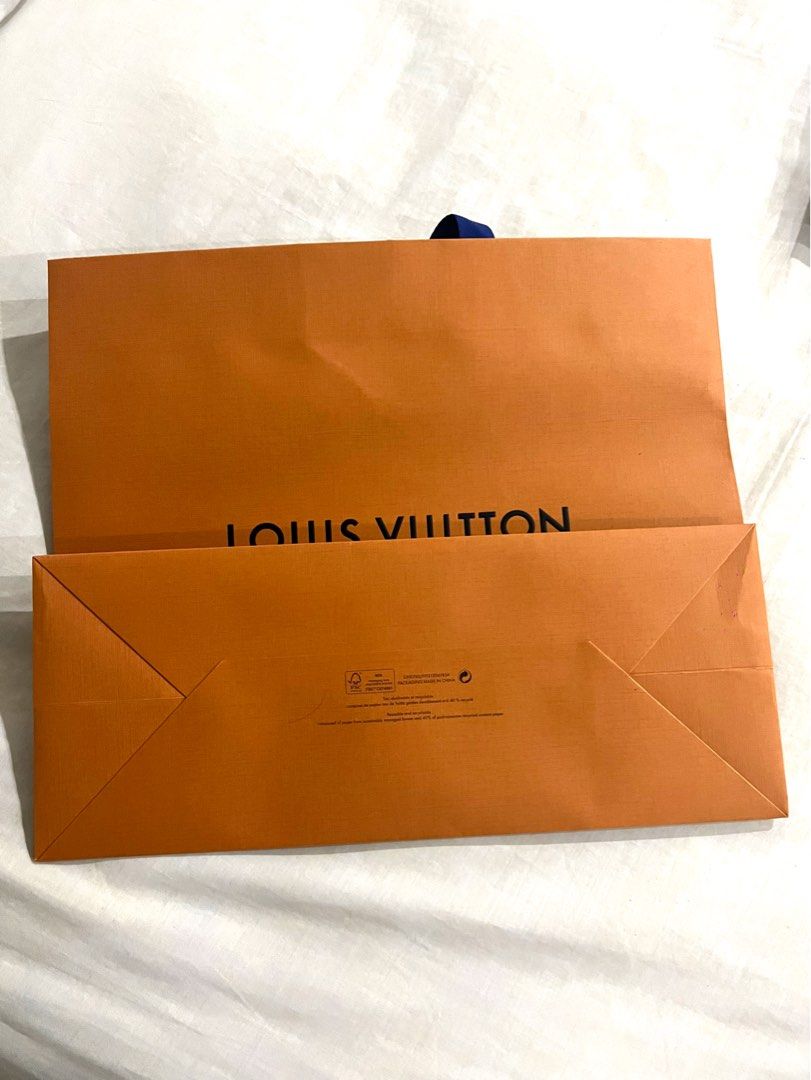 Louis Vuitton Paper Bag Authentic (Category: Luxury Bags & Wallets) located in Makati City. Submitted by VersatileBabe (Listing ID 1227858892, Image 3). Description: Height: 13.2 inches Length : 15.7 inches Width: 6.2 inches Just bought a bag so this is the original paper bag.