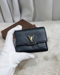 LV Capucines Wallet Taurillon