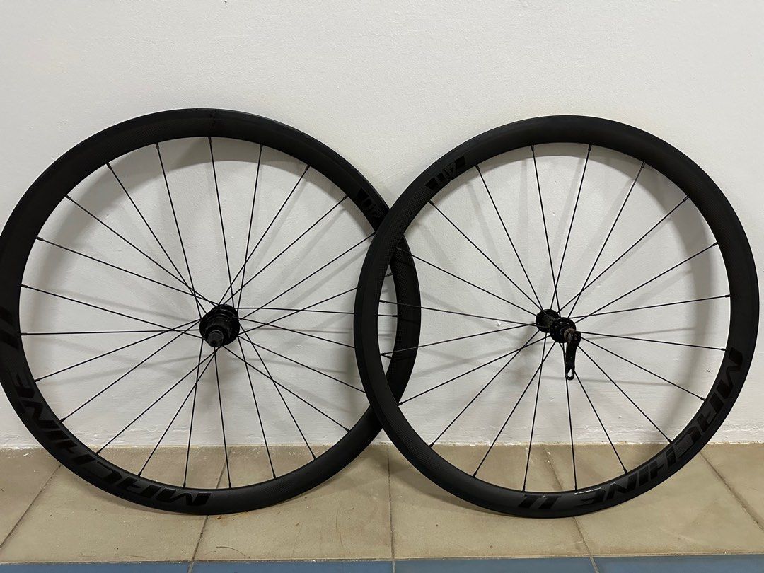 Machine 11 carbon top wheelset