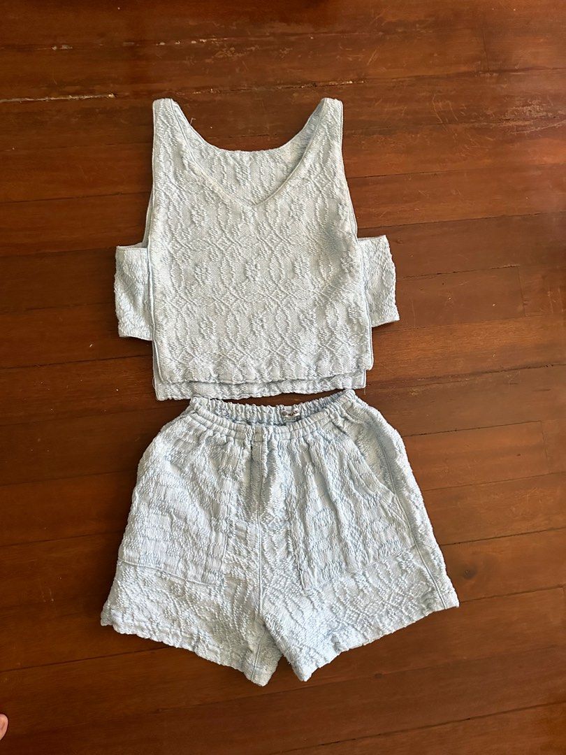 MASABEL Abel light blue coordinates set (Category: Sets or Coordinates) located in Makati City. Submitted by chelsmmm (Listing ID 1227900280, Image 1). Description: Abel coordinates, perfect for lounging at the beach .