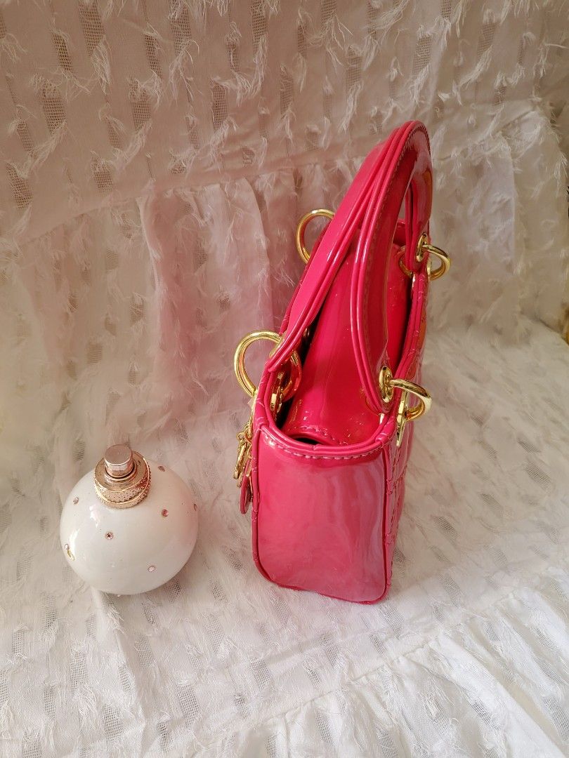 Mini lady dior bag (Category: Luxury Bags & Wallets) located in Sogod. Submitted by silverriver_b6b903 (Listing ID 1227791330, Image 2). Description: .