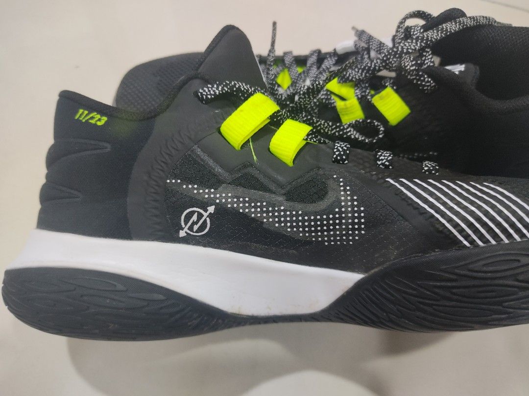 Kyrie cheap flytrap original