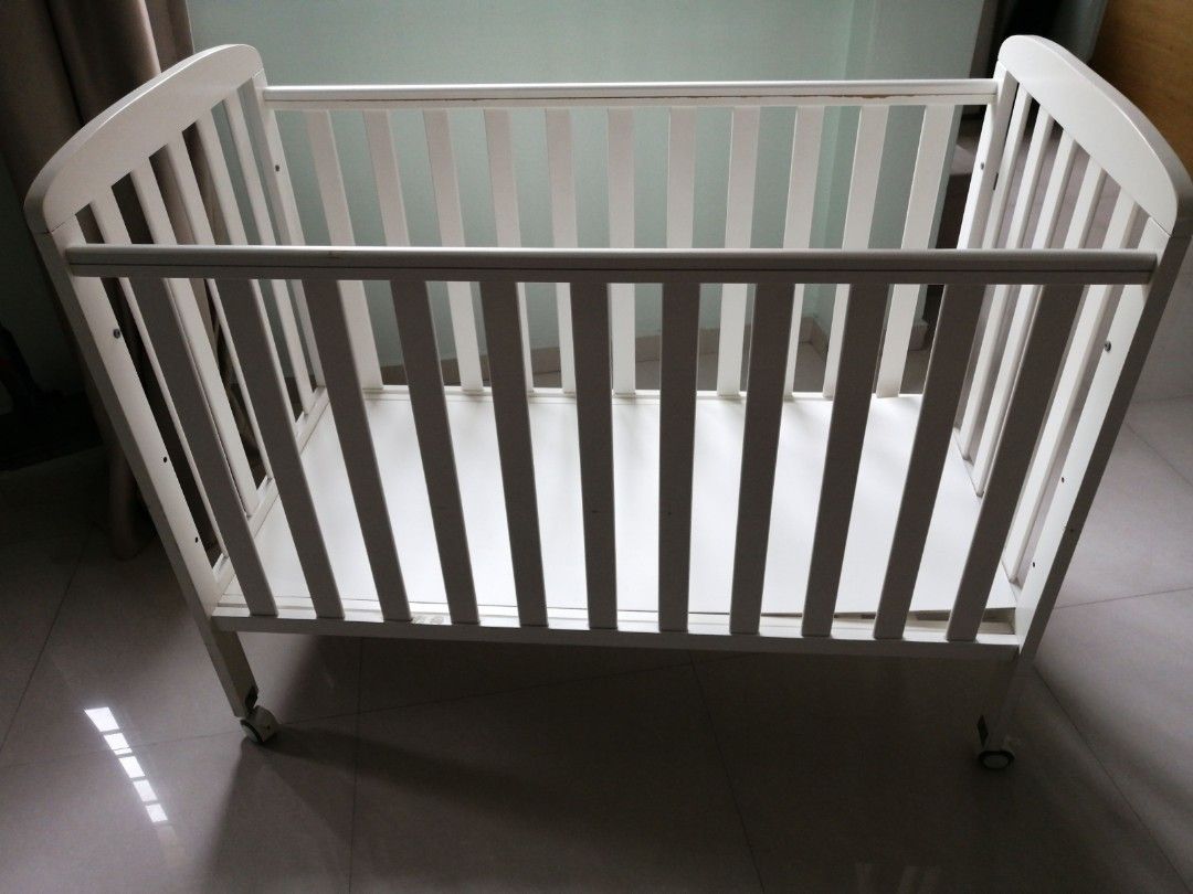 Preloved on sale baby cot