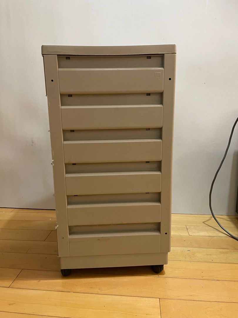 4 Draw / cabinet / storage unit with Wheels, 傢俬＆家居, 傢俬, 書櫃、櫃子及架 - Carousell