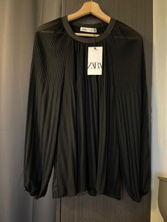 Size S ZARA Flowy Chiffon Pleated Billowy Stretchable Black Top