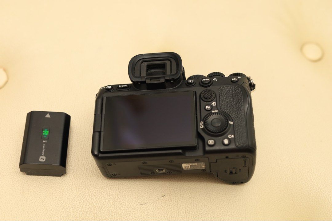 Sony a7iv body only (Category: Cameras) located in Quezon City. Submitted by francisresu (Listing ID 1227780991, Image 3). Description: Sony a7iv 117k php With orig battery only Good condition 30k clicks Pm if interested Meycauayan bulacan Qc timog 8-9am schooldays only.