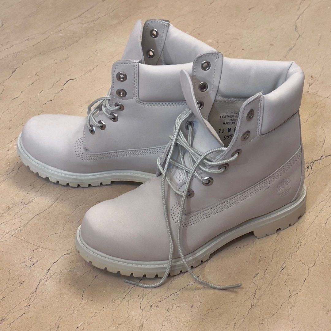 Timberland 白靴