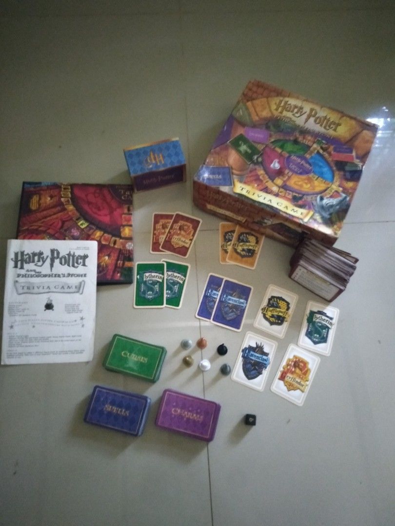 Mattel Harry Potter Sorcerer's Stone Trivia Game - 750 Questions, 2-6 Players, Ages 8+