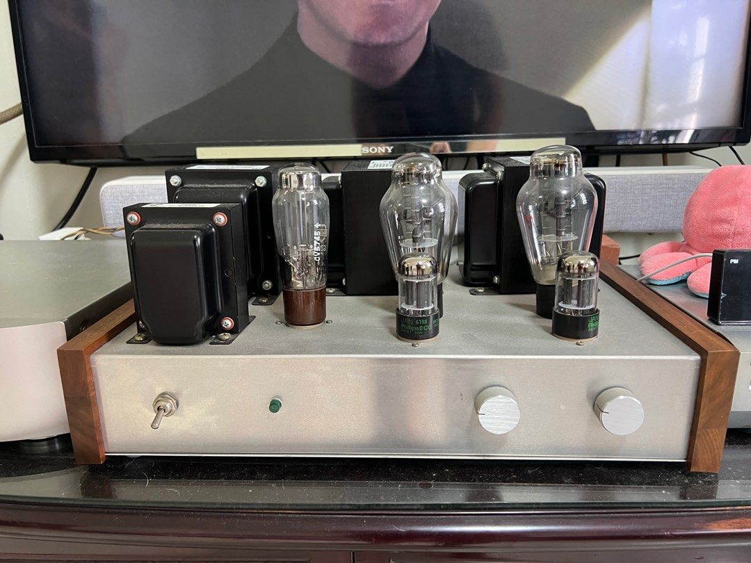 Tube amplifier Audio set up with 2x JBL woofer loudspeaker with CD