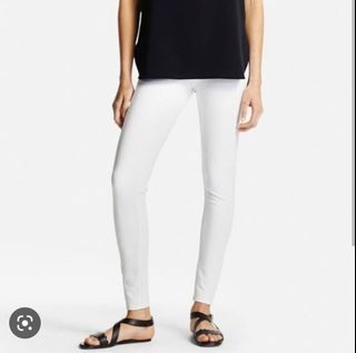 Uniqlo  white ultra Stretch  jeggings