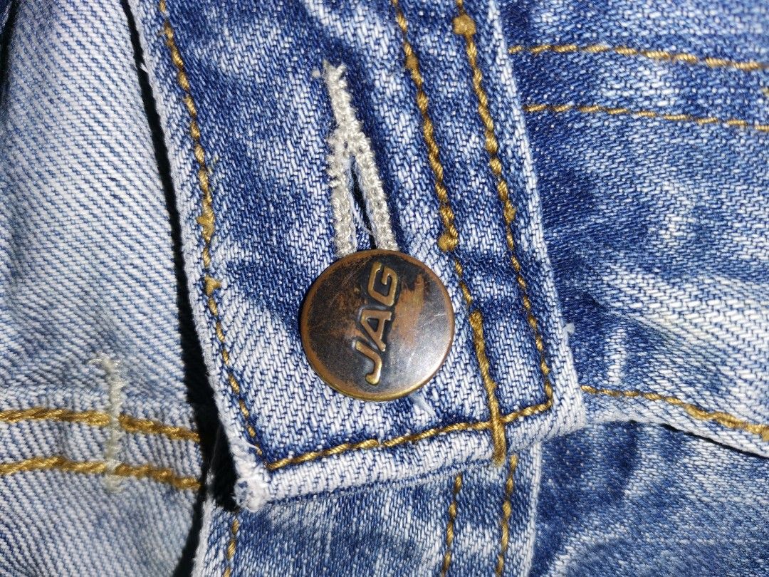 Vintage Jag Jeans 1976 (Category: Jeans) located in Tabuk. Submitted by vindemiavenditor (Listing ID 1227854128, Image 2). Description: Legit Vintage Jag Wears and torns visible and posted Size 32 Legth: 40 inches 7/10 condition 👌 70's Aesthetic.