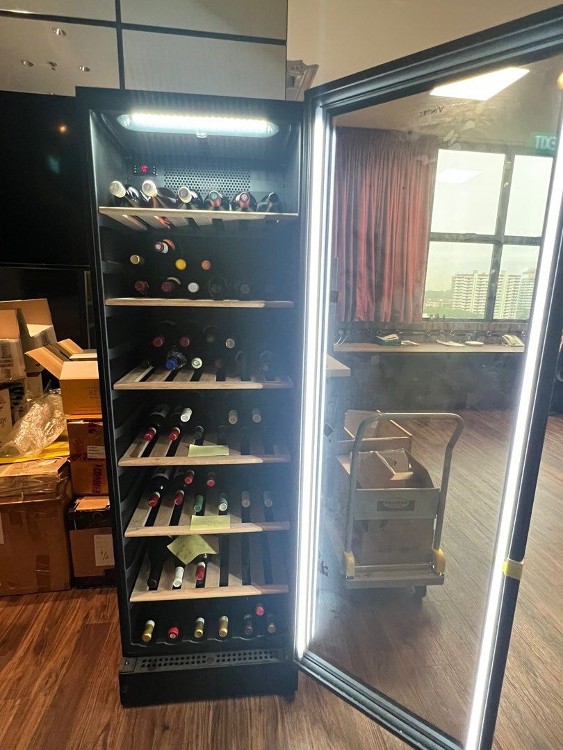 Vintec V190SG2EBK wine chiller, TV & Home Appliances, Kitchen