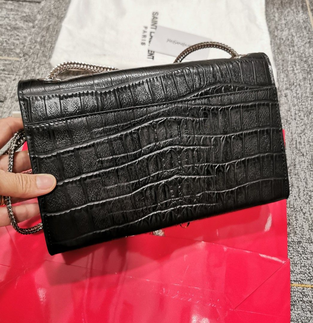 Wallet on chain, Women's Fashion, Bags & Wallets, Cross-body Bags on