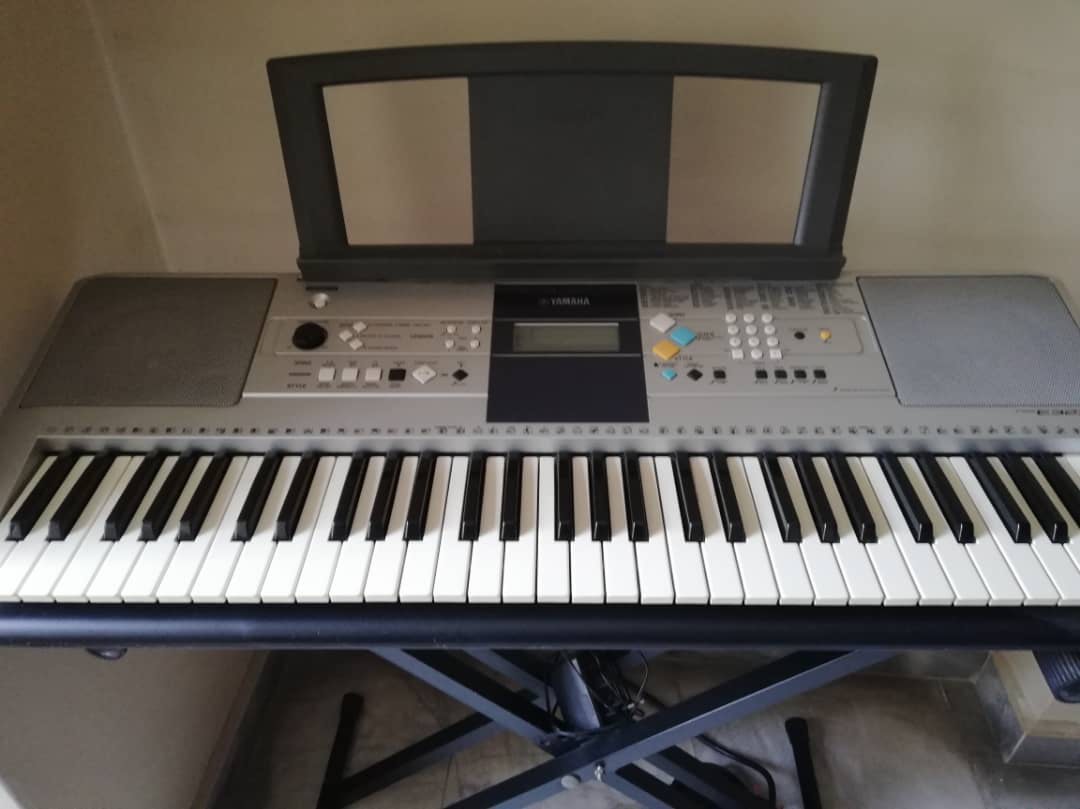 Yamaha keyboard, Hobbies & Toys, Music & Media, Musical Instruments on ...