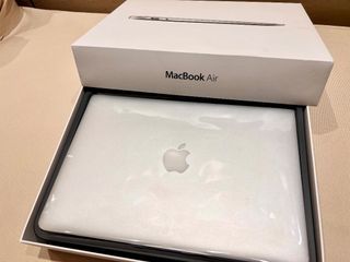 2017 MacBook Air 13 - Core i7 - 8gb Ram - 512 SSD Very Fresh