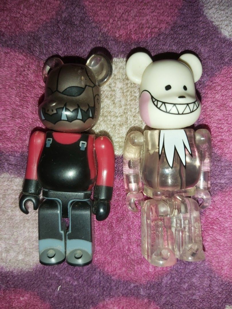 MEDICOM TOY - BE@RBRICK BIG BIRD Costume Ver. 400％ “D” Bearbrick x Sesamstraße Elmo-Kostüm Ver. 2 400 % – DE