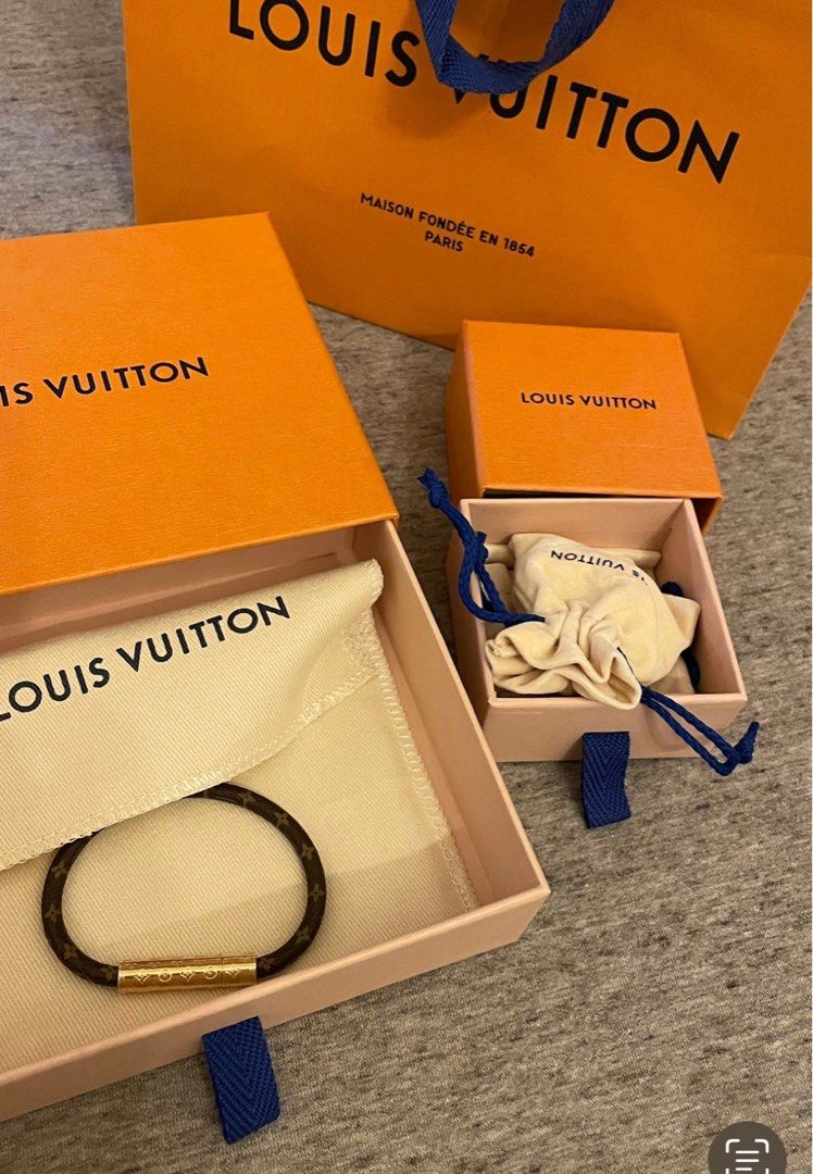 Louis Vuitton crazy in lock earrings LV耳環, 名牌, 飾物及配件- Carousell