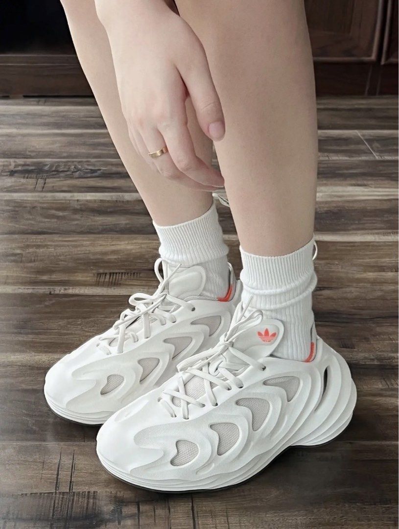adifom q offwhite