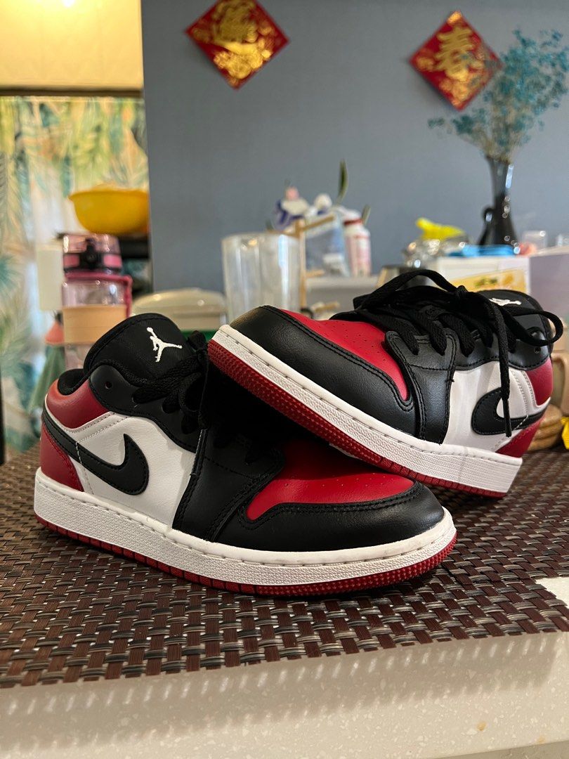 AIR JORDAN 1 LOW BRED TOE GS, 她的時尚, 鞋, 運動鞋在旋轉拍賣