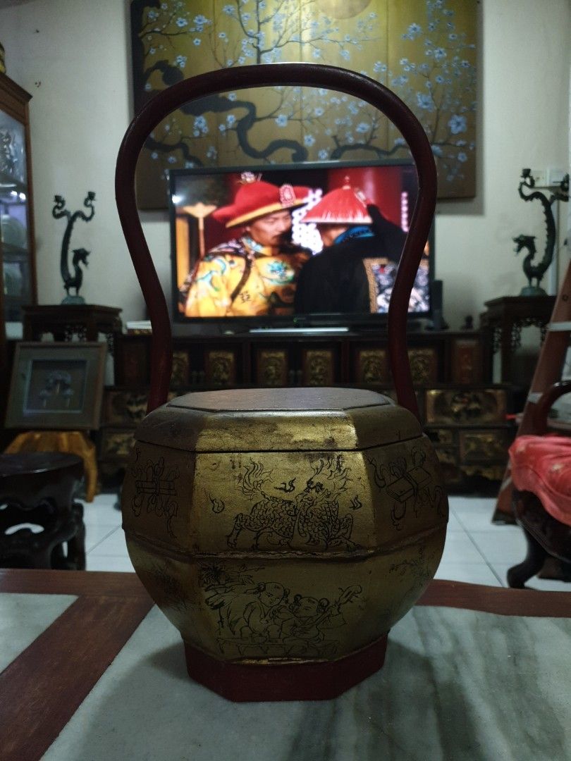 Antique basket holder, Hobbies & Toys, Memorabilia & Collectibles