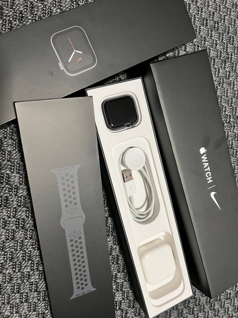 Apple watch Nike series 5 GPS 40mm Space Grey Alum Case Anthracite