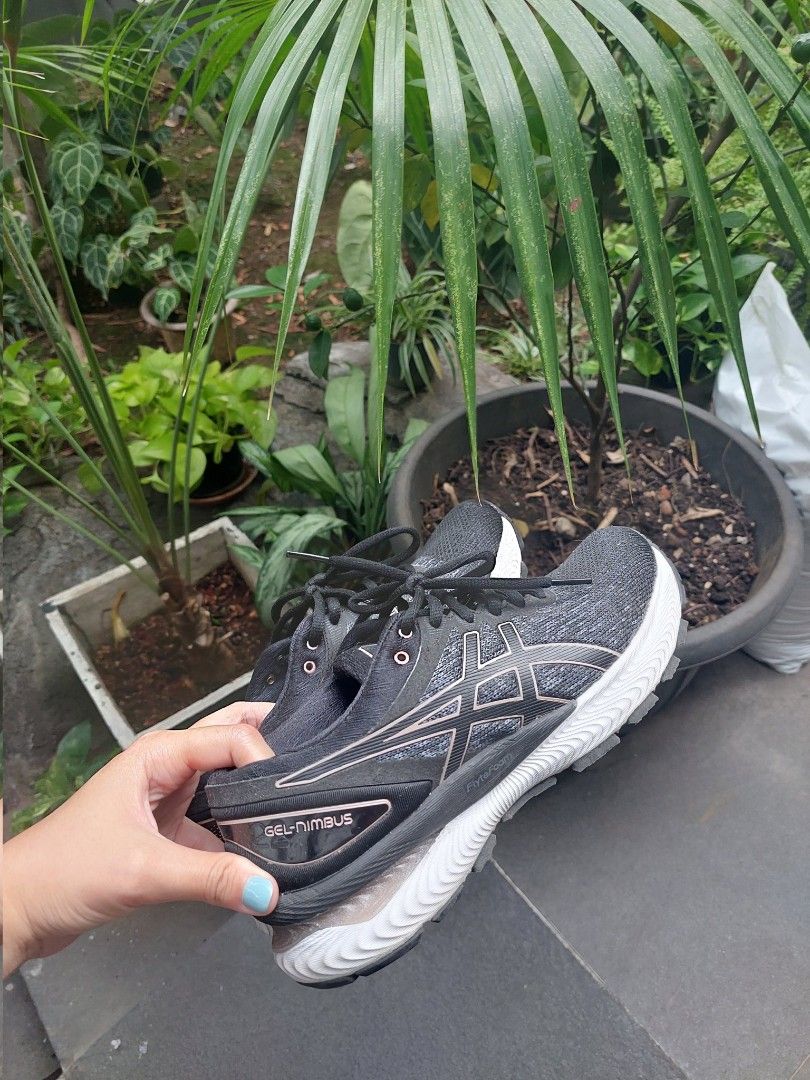 Asics nimbus 22 online black and gold